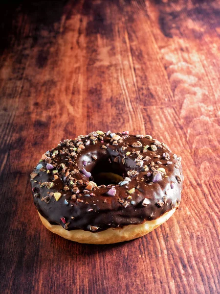도넛은 아름다운 위에서 막굽고 있습니다 — 스톡 사진