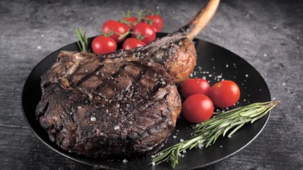 Ribeye Tomahawk Steak Irish Beef Grilled High Quality Footage — стокове відео