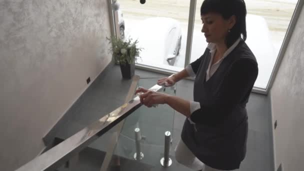 Otel Temizliği Görüntüleri Temizlikçi Merdivenleri — Stok video