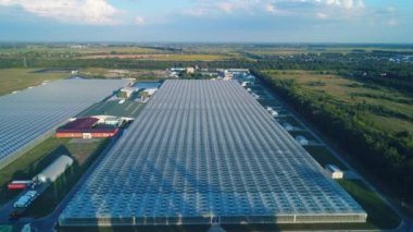 Aeiral. Sera. Alanın üzerinden uç. 4K