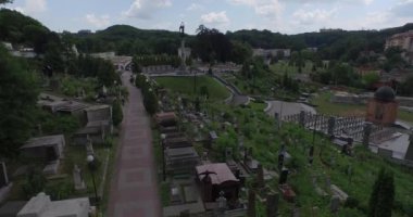 Lviv City 'deki Polonyalı Askerlerin Lychakiv Askeri Mezarlığının Hava Çekimi