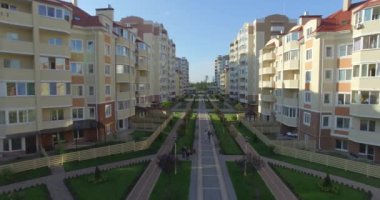 Havadan. Geniş Modern Orta Sınıf Konut Alanı. 4K