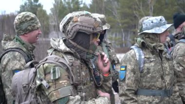 Ukrayna: Ukrayna Yedek Birlikleri Kampı. Rus istilası ihtimaline karşı eğitim. Kyiv, Ukrayna, 12 Mart 2022