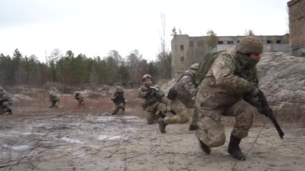 Ukrainska Frivilliga För Territoriellt Försvar Tränar För Att Motstå Ryska — Stockvideo