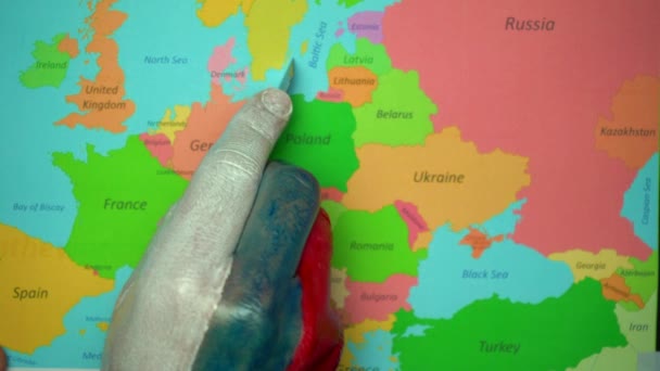 Hand Painted Color Russian Flag Cuts Map Europe Blade — Stockvideo