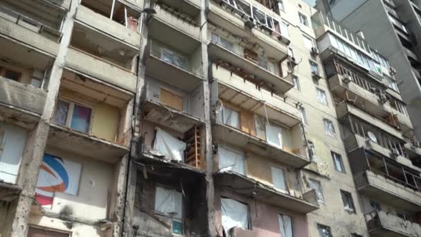 Zerstörung Nach Raketenangriffen Der Russischen Armee Auf Kiew — Stockvideo