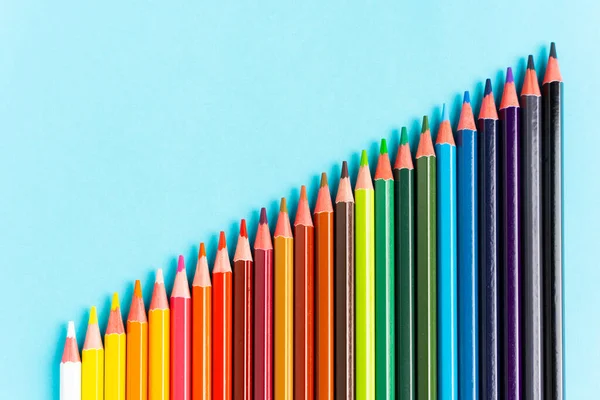 Lápices Colores Sobre Fondo Azul Concepto Crecimiento —  Fotos de Stock