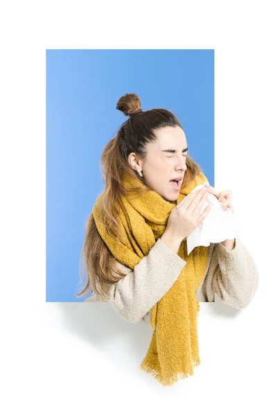 冷たいくしゃみをする女性 冬病の概念 — ストック写真