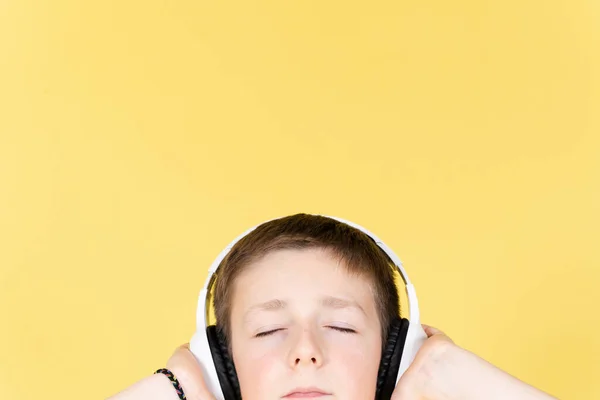 Half Portrait Boy Listening Relaxing Music Headphones Looking Copy Space — ストック写真