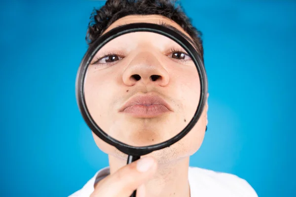 Hispanic Guy Kissing Loupe Magnifying Glass Isolated Blue Background — Stock Photo, Image