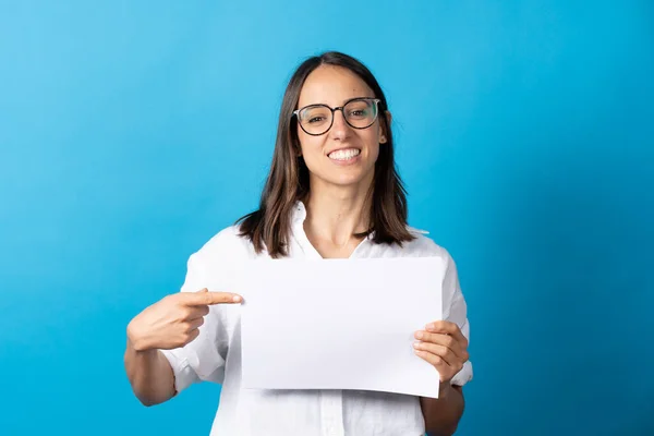Hispanic Pretty Woman Pointing White Sheet Paper Copy Space Isolated — Fotografia de Stock