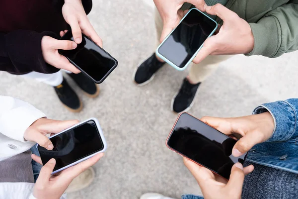 Blick Von Oben Auf Hände Die Telefone Benutzen Digitales Suchtkonzept — Stockfoto