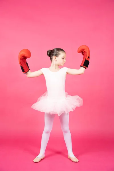 Orgoglioso Ballerino Classico Bambino Indossa Guanti Boxe Piccola Ballerina Che — Foto Stock