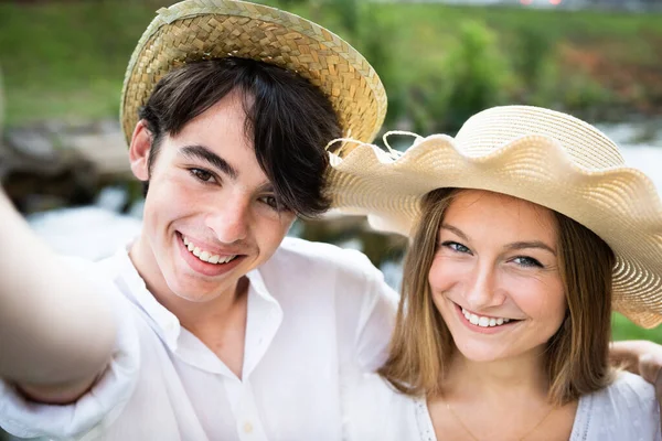 Teenager Couple Wearing Straw Hats Smiling Looking Camera Tourists Taking — Stock Photo, Image