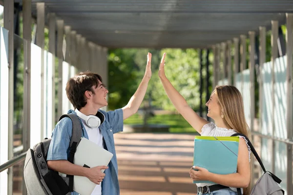 Student Boy Girl High Five Each Other College Corridor — 图库照片