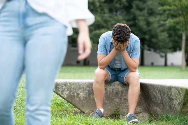 Rapaz Triste Sentado Livre Parque Chorando Sozinho Após Separação — Fotografia de Stock