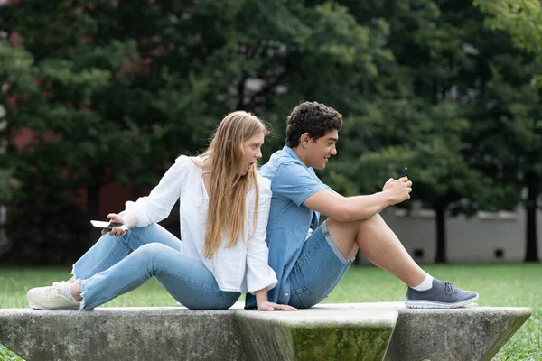 Couple Sitting Back Back Outdoors Park Cheating Concept Girl Spying — Stock Photo, Image