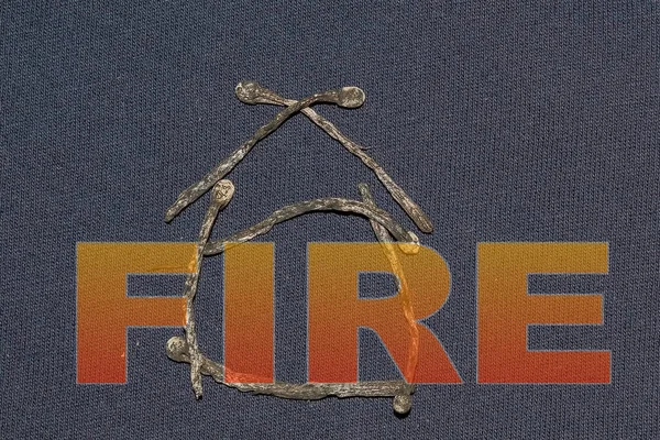 Fiammiferi Bruciati Forma Casa Rischio Incendio Attenzione Con Fuoco — Foto Stock