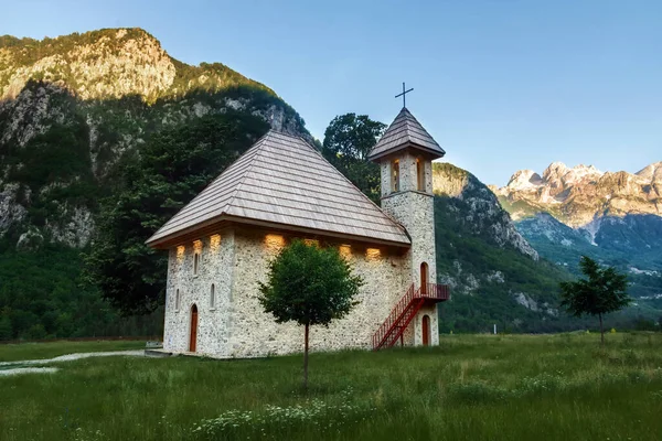 Theth Köyündeki Kilise Prokletije Dağları — Stok fotoğraf