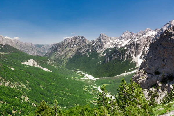 アルバニアの山の峡谷の風景 — ストック写真