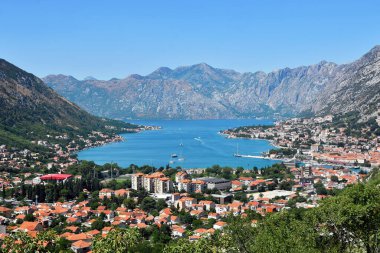Dağ 'dan Kotor Körfezi ve Old Town. Karadağ.