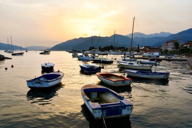 Tivat 'ta marina bulutlu bir günde, Karadağ