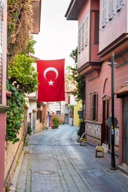 Antalya eski şehir Kaleiçi bölgesinde, Türkiye'nin ana Yaya Caddesi üzerinde Osmanlı evleri