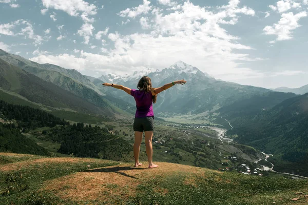 Junge Aktive Mädchen Beim Wandern Großkaukasus Region Svaneti Bezirk Mestia — Stockfoto