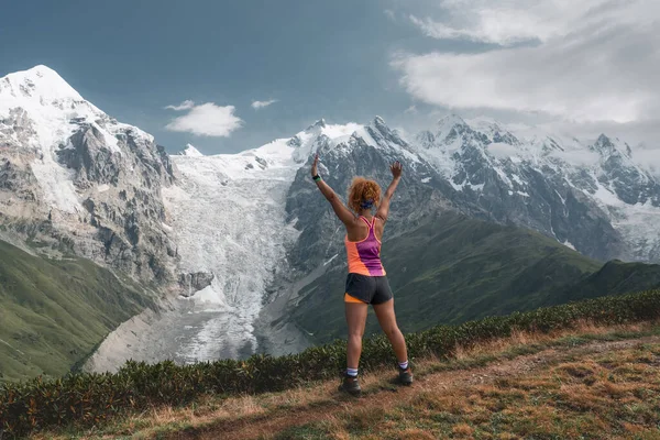 Junge Aktive Mädchen Beim Wandern Großkaukasus Region Svaneti Bezirk Mestia — Stockfoto