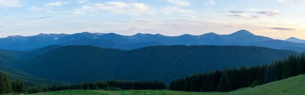 Monte Hoverla Pendurado Pico Dos Cárpatos Ucranianos Contra Fundo Céu — Fotografia de Stock