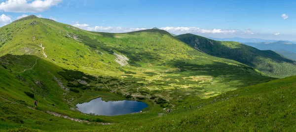 Jezero Nesamovyte Ukrajinských Karpat Hora Hoverla Visící Vrchol Ukrajinských Karpat — Stock fotografie