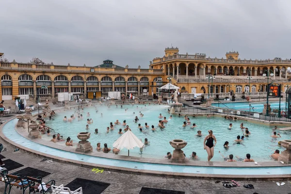 Budapest Hungria 2021 Pátio Banhos Szechenyi Complexo Banhos Termais Húngaros — Fotografia de Stock