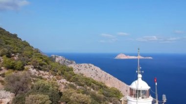 Lycian Patikası 'nın deniz koyları. Türkiye 'de Ege Denizi sahilleri. Akdeniz 'in mavi suyu.