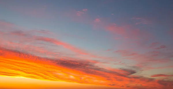 Schöner Sonnenuntergang Dramatisch Stürmischen Roten Himmel 2021 — Stockfoto