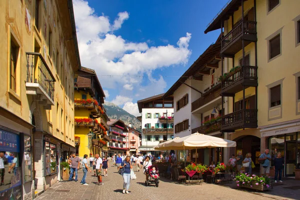Belluno Olaszország 2018 Augusztus Üdülőváros Olaszországi Dolomitok Hegyvidékén Cortina Ampezzo — Stock Fotó