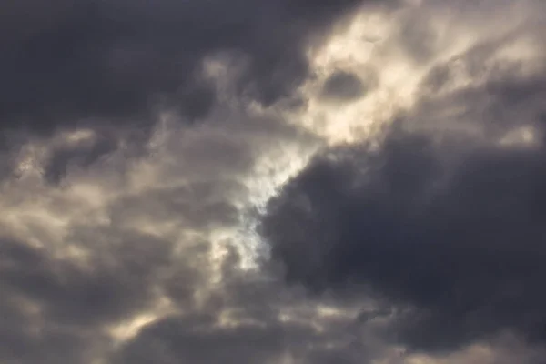 Gewitterwolke Mit Hellen Oberlichtern Des Sonnenlichts 2021 — Stockfoto