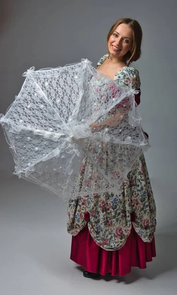 Gyengéd Lány Frizurával Egy Esernyő Nap Szürke Háttér 2021 — Stock Fotó