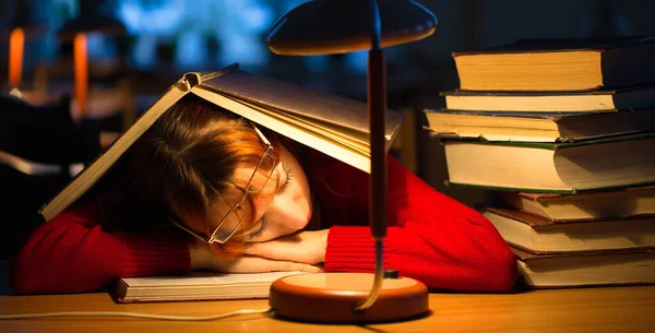 Calma Atmosfera Calma Biblioteca Luz Fraca Lâmpada Pessoal 2021 — Fotografia de Stock