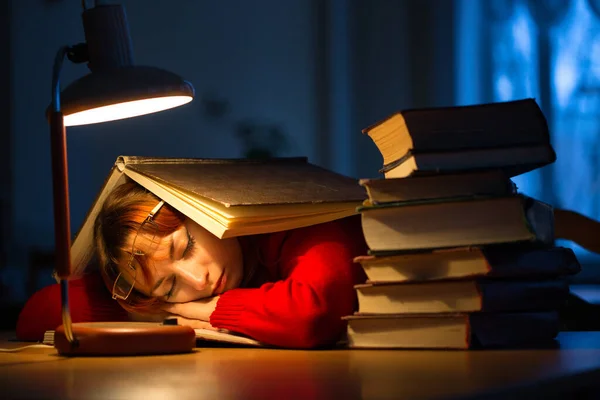 Calma Atmosfera Calma Biblioteca Luz Fraca Lâmpada Pessoal 2021 — Fotografia de Stock