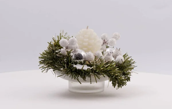 Vase mit Kerze weihnachtliche Tischdekoration — Stockfoto