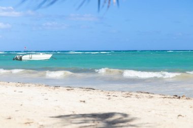 Deniz, sahil ve sürat teknesi - seyahat konsepti.