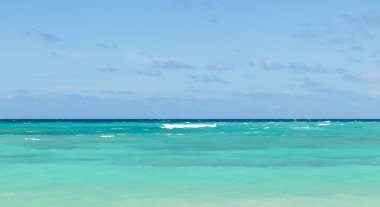 Güzel turkuaz okyanusun manzarası..