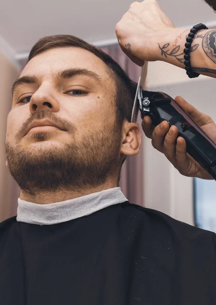 Self Confident Adult Man Stubble His Face Hair Salon Cutting — Fotografia de Stock