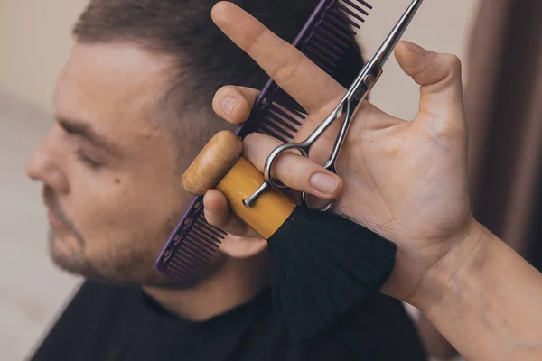 Hairdresser Holds Comb Scissors Neck Duster Brush Hand Professional Barber — Fotografia de Stock