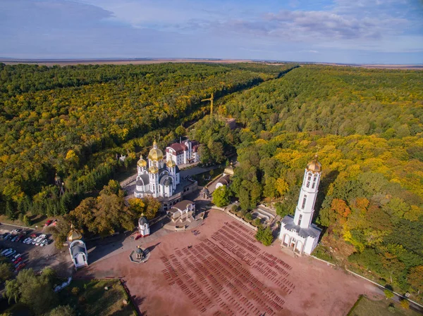 Foto Luchtfoto van het mariaal spiritueel centrum Zarvanytsia — Stockfoto