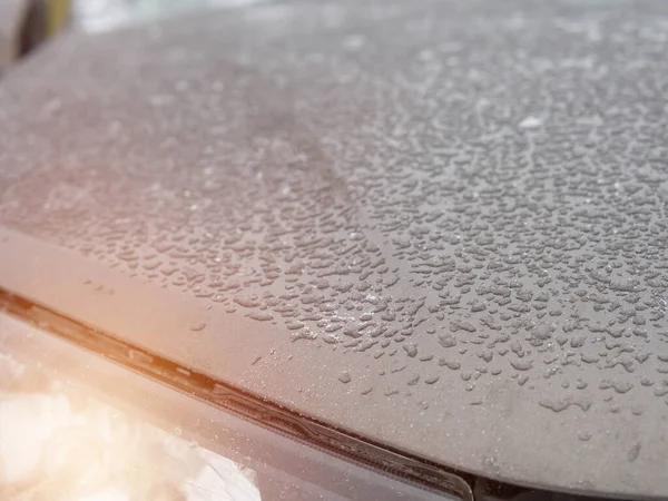 Παγωμένες Σταγόνες Στο Κοντινό Αυτοκίνητο Πάγος Στο Καπό Του Αυτοκινήτου — Φωτογραφία Αρχείου