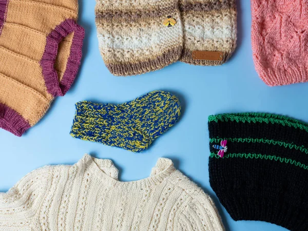 Vestiti Caldi Maglia Bambini Calze Cappelli Guanti Multicolori Bambini Bambine — Foto Stock