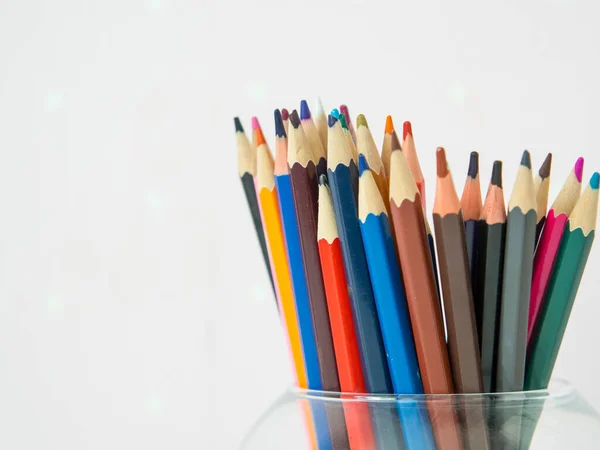 Kolorowe Ołówki Szklanym Słoiku Białym Tle Przestrzenią Kopiowania Obraz Stockowy