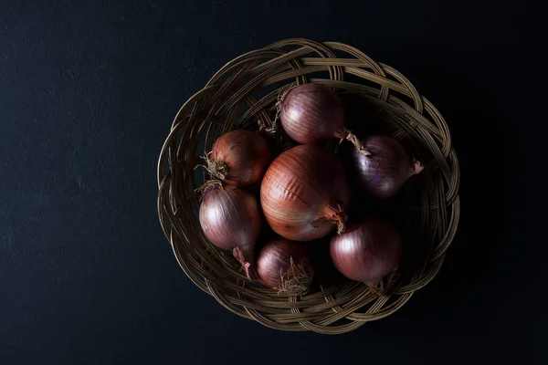 Small Shallots Onions Basket Black Background — Stock Fotó