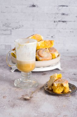 Tarçınlı kremalı balkabaklı latte.